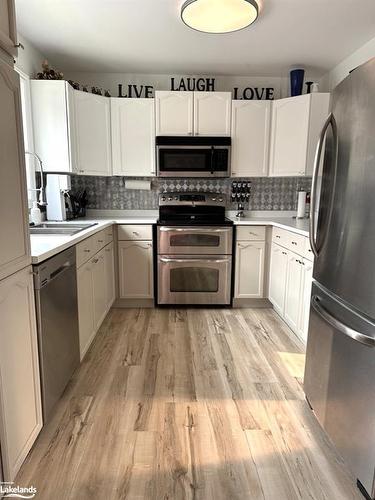 53 Lighthouse Lane E, Collingwood, ON - Indoor Photo Showing Kitchen