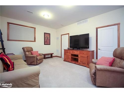 7-104 Farm Gate Road, The Blue Mountains, ON - Indoor Photo Showing Living Room