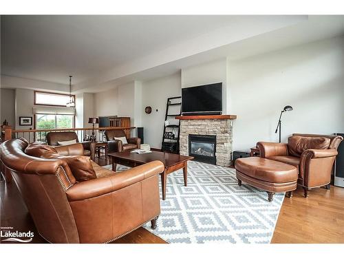 7-104 Farm Gate Road, The Blue Mountains, ON - Indoor Photo Showing Living Room With Fireplace