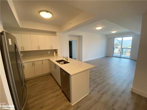 213-4 Kimberly Lane, Collingwood, ON - Indoor Photo Showing Kitchen With Double Sink