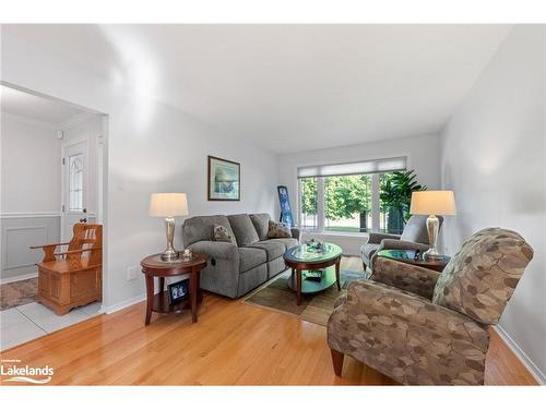 969 Dominion Avenue, Midland, ON - Indoor Photo Showing Living Room