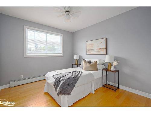 594 Oak Street, Collingwood, ON - Indoor Photo Showing Bedroom