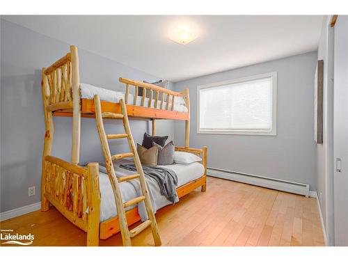 594 Oak Street, Collingwood, ON - Indoor Photo Showing Bedroom