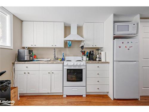 594 Oak Street, Collingwood, ON - Indoor Photo Showing Kitchen