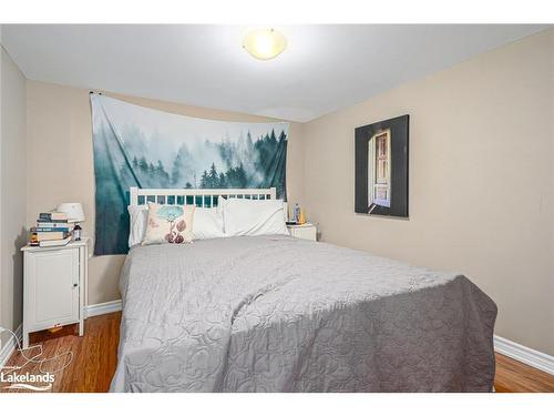 594 Oak Street, Collingwood, ON - Indoor Photo Showing Bedroom