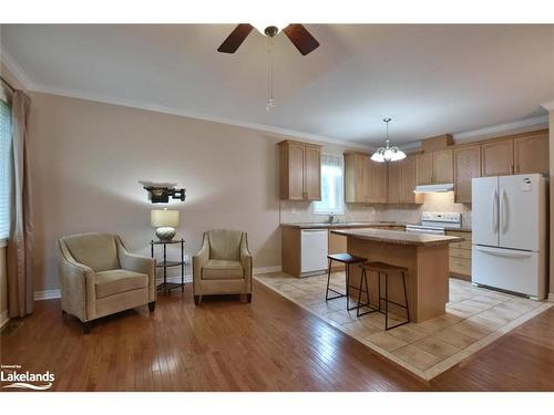 11 Sparrow Lane, Wasaga Beach, ON - Indoor Photo Showing Kitchen