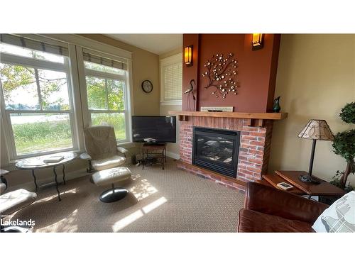 125-125 Fairway Court, The Blue Mountains, ON - Indoor Photo Showing Living Room With Fireplace