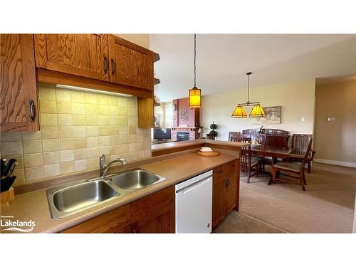 125-125 Fairway Court, The Blue Mountains, ON - Indoor Photo Showing Kitchen With Double Sink