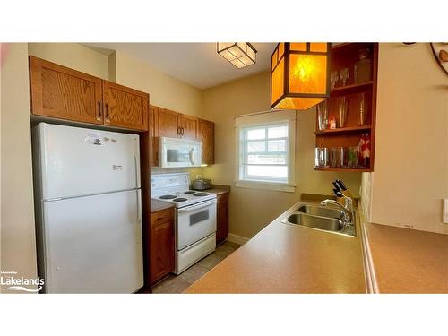 125-125 Fairway Court, The Blue Mountains, ON - Indoor Photo Showing Kitchen With Double Sink