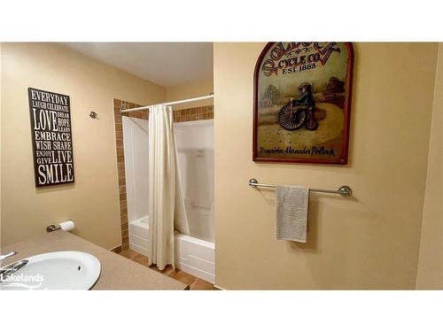 125-125 Fairway Court, The Blue Mountains, ON - Indoor Photo Showing Bathroom