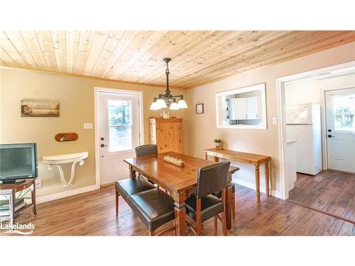 1537 Fox Point Road, Lake Of Bays (Twp), ON - Indoor Photo Showing Dining Room