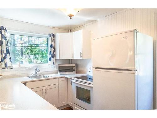 1537 Fox Point Road, Lake Of Bays (Twp), ON - Indoor Photo Showing Kitchen