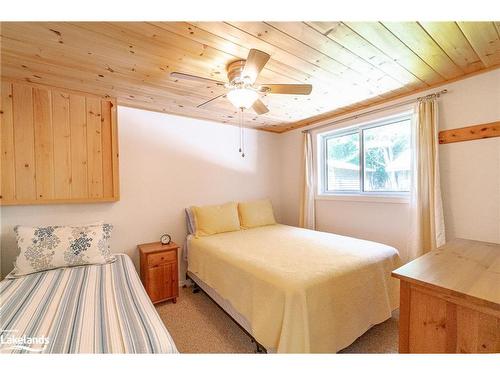 1537 Fox Point Road, Lake Of Bays (Twp), ON - Indoor Photo Showing Bedroom