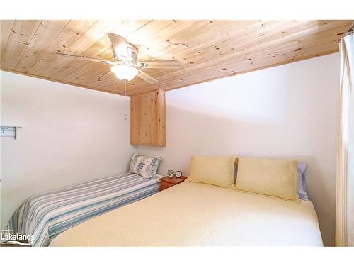 1537 Fox Point Road, Lake Of Bays (Twp), ON - Indoor Photo Showing Bedroom