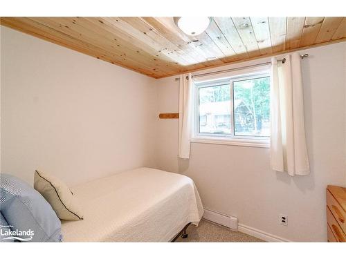 1537 Fox Point Road, Lake Of Bays (Twp), ON - Indoor Photo Showing Bedroom