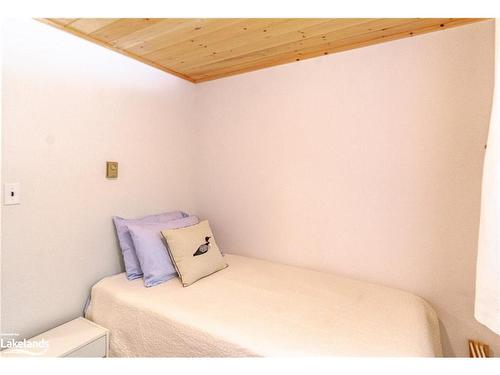 1537 Fox Point Road, Lake Of Bays (Twp), ON - Indoor Photo Showing Other Room