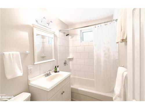 1537 Fox Point Road, Lake Of Bays (Twp), ON - Indoor Photo Showing Bathroom