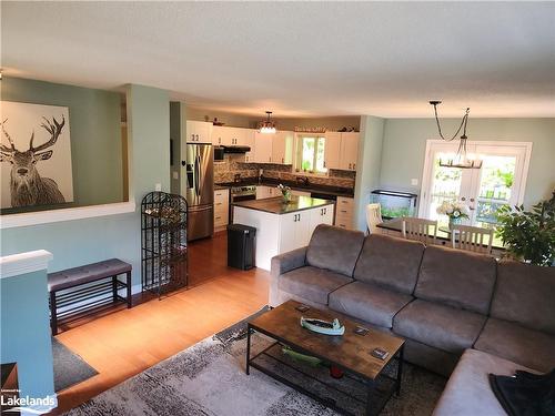 58 Hanes Road, Huntsville, ON - Indoor Photo Showing Living Room