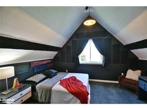 148 Marsh Street, The Blue Mountains, ON - Indoor Photo Showing Bedroom