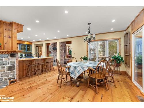 928 Jones Lane, Huntsville, ON - Indoor Photo Showing Dining Room