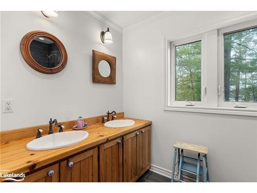 928 Jones Lane, Huntsville, ON - Indoor Photo Showing Bathroom