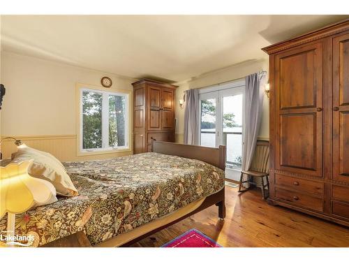 928 Jones Lane, Huntsville, ON - Indoor Photo Showing Bedroom