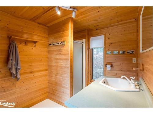 928 Jones Lane, Huntsville, ON - Indoor Photo Showing Bathroom