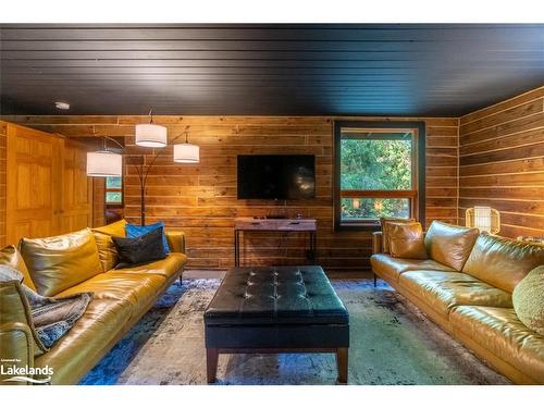 1374 Purbrook Road, Bracebridge, ON - Indoor Photo Showing Living Room