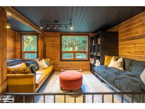 1374 Purbrook Road, Bracebridge, ON - Indoor Photo Showing Living Room