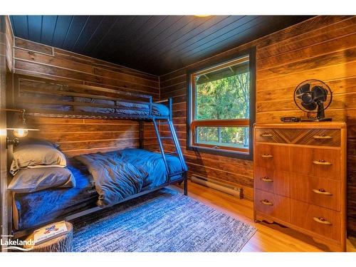 1374 Purbrook Road, Bracebridge, ON - Indoor Photo Showing Bedroom