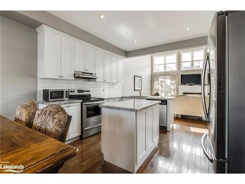 21 Riverwalk Place, Midland, ON - Indoor Photo Showing Kitchen With Upgraded Kitchen