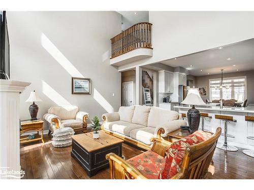 21 Riverwalk Place, Midland, ON - Indoor Photo Showing Living Room