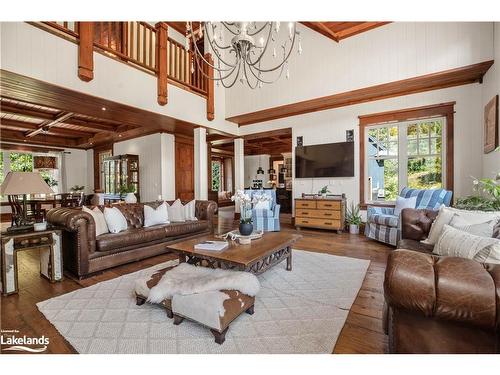 1074 Tally Ho Winter Park Road, Lake Of Bays, ON - Indoor Photo Showing Living Room