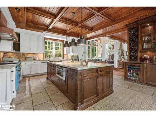 1074 Tally Ho Winter Park Road, Lake Of Bays, ON - Indoor Photo Showing Kitchen