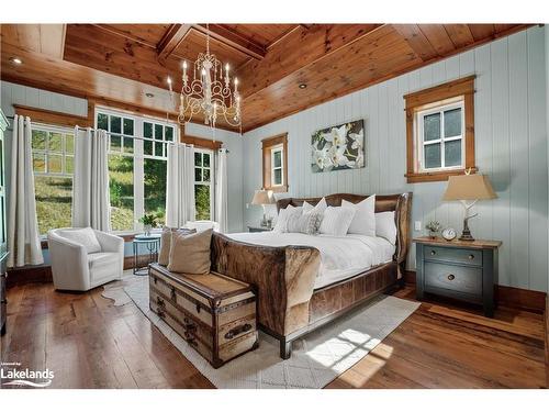 1074 Tally Ho Winter Park Road, Lake Of Bays, ON - Indoor Photo Showing Bedroom