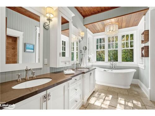 1074 Tally Ho Winter Park Road, Lake Of Bays, ON - Indoor Photo Showing Bathroom