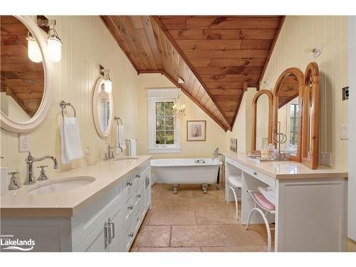 1074 Tally Ho Winter Park Road, Lake Of Bays, ON - Indoor Photo Showing Bathroom