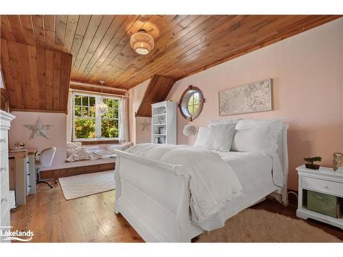 1074 Tally Ho Winter Park Road, Lake Of Bays, ON - Indoor Photo Showing Other Room