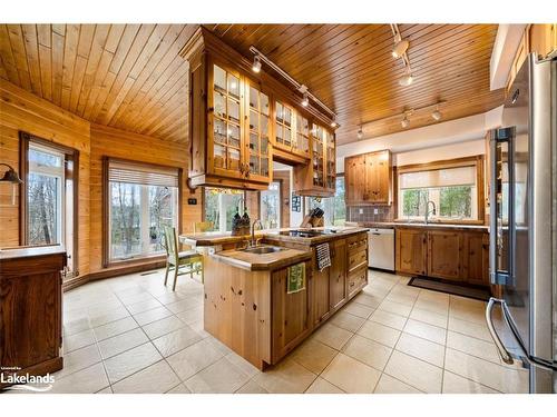 24 Wendy'S Lane, Mckellar, ON - Indoor Photo Showing Kitchen