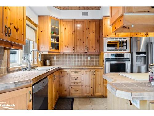 24 Wendy'S Lane, Mckellar, ON - Indoor Photo Showing Kitchen