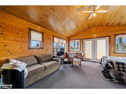 24 Wendy'S Lane, Mckellar, ON -  Photo Showing Living Room