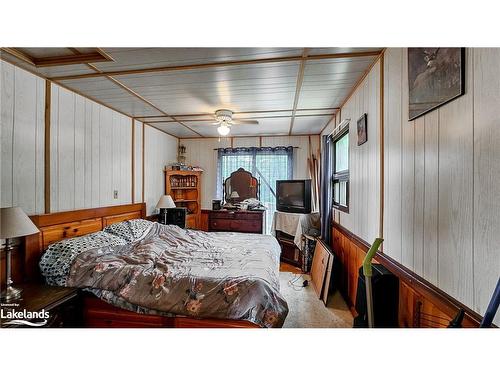 1060 Weismuller Lane, Bracebridge, ON - Indoor Photo Showing Bedroom