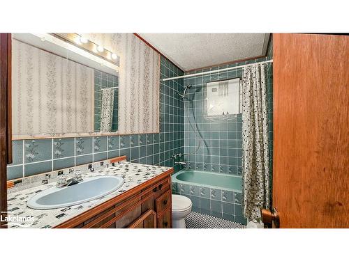 1060 Weismuller Lane, Bracebridge, ON - Indoor Photo Showing Bathroom