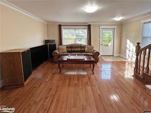 77 Isabella Street, Parry Sound, ON - Indoor Photo Showing Living Room