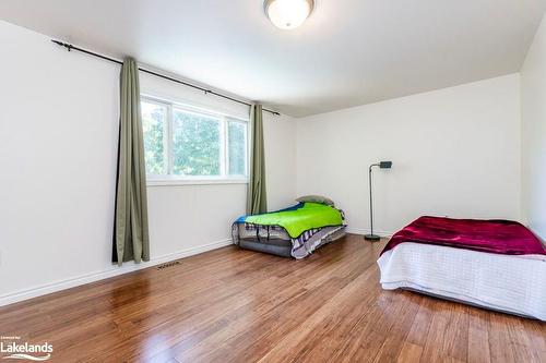 9 Beechcroft Circle, Barrie, ON - Indoor Photo Showing Bedroom