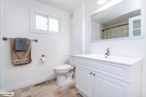 9 Beechcroft Circle, Barrie, ON - Indoor Photo Showing Bathroom