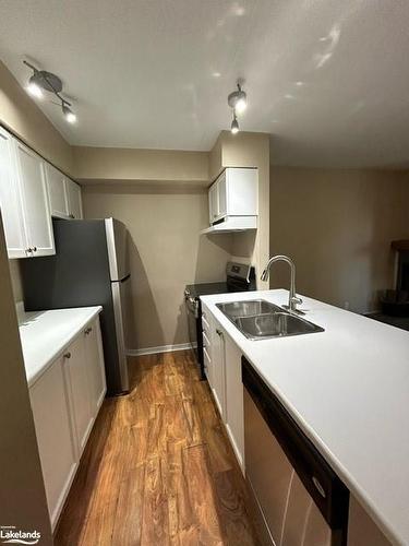 803 Suncrest Circle, Collingwood, ON - Indoor Photo Showing Kitchen With Double Sink