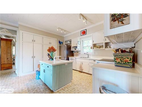 233 Queen Street, Midland, ON - Indoor Photo Showing Kitchen