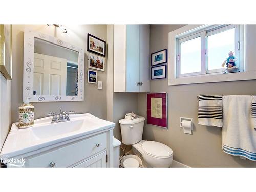 233 Queen Street, Midland, ON - Indoor Photo Showing Bathroom