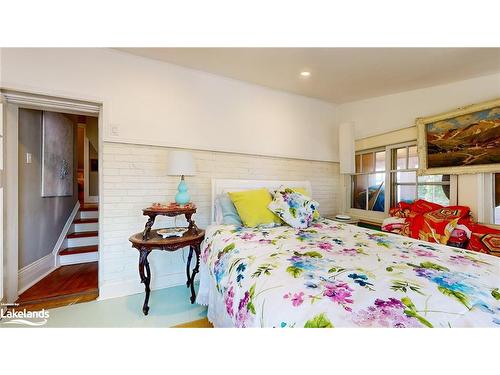 233 Queen Street, Midland, ON - Indoor Photo Showing Bedroom